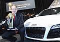 Johan de Nysschen, Executive Vice President Audi of America, mit der Trophäe. Foto: unitedpictures/auto-reporter.net